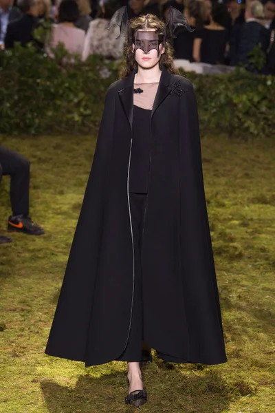 Look 12